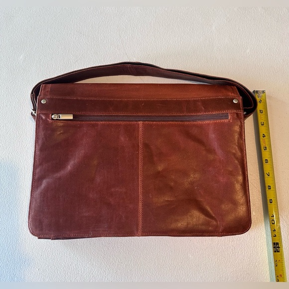 VINTAGE | 1980’s Wilsons Leather M. Julian Brown Preppy Messenger Bag - Picture 3 of 9